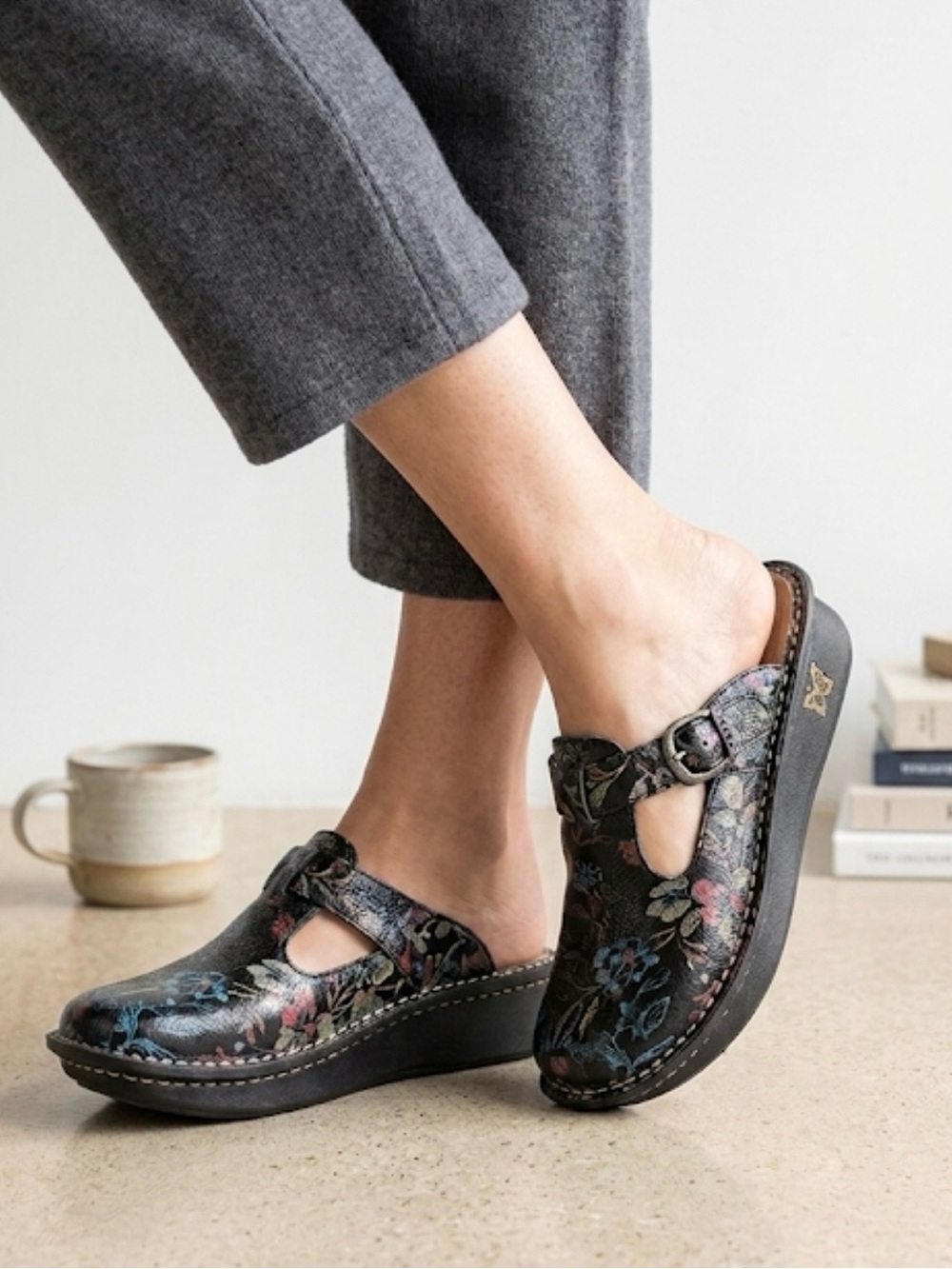 Alegria PG Lite Classic Amour Black Floral Leather Clogs Size EU35/US5